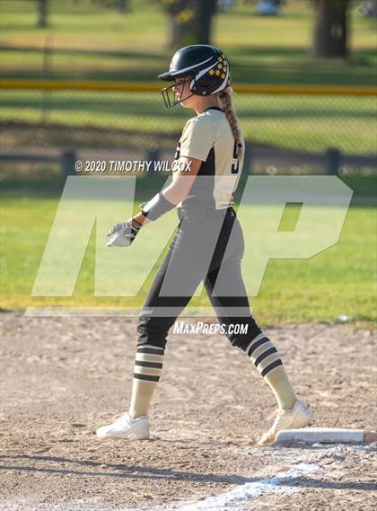 Thumbnail 3 in Lincoln Northeast vs Fremont (NSAA A4 District Playoff) photogallery.