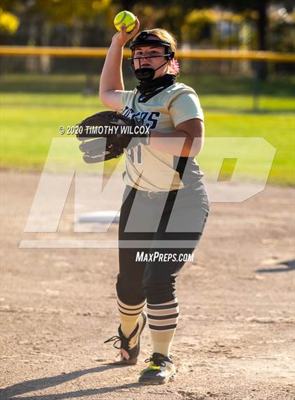 Thumbnail 1 in Lincoln Northeast vs Fremont (NSAA A4 District Playoff) photogallery.