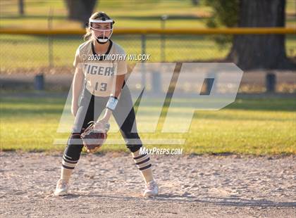 Thumbnail 3 in Lincoln Northeast vs Fremont (NSAA A4 District Playoff) photogallery.