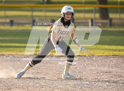Thumbnail 1 in Lincoln Northeast vs Fremont (NSAA A4 District Playoff) photogallery.