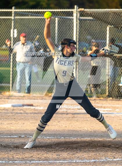 Thumbnail 1 in Lincoln Northeast vs Fremont (NSAA A4 District Playoff) photogallery.