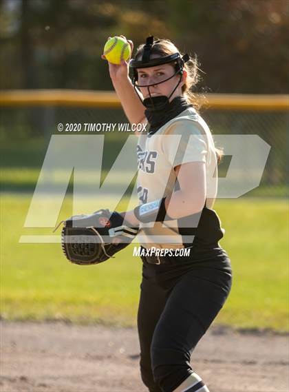 Thumbnail 1 in Lincoln Northeast vs Fremont (NSAA A4 District Playoff) photogallery.