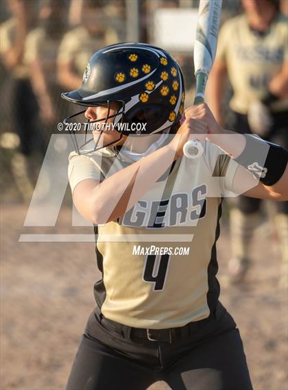 Thumbnail 3 in Lincoln Northeast vs Fremont (NSAA A4 District Playoff) photogallery.
