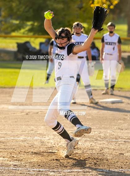 Thumbnail 2 in Lincoln Northeast vs Fremont (NSAA A4 District Playoff) photogallery.
