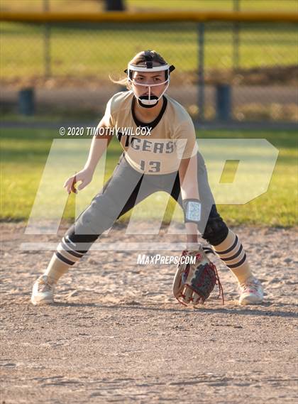 Thumbnail 1 in Lincoln Northeast vs Fremont (NSAA A4 District Playoff) photogallery.