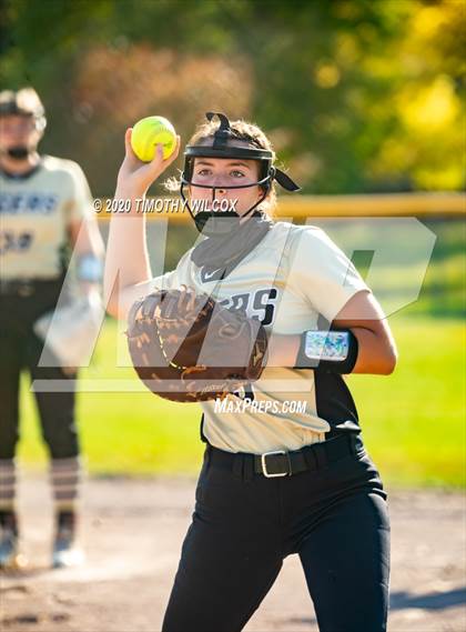 Thumbnail 2 in Lincoln Northeast vs Fremont (NSAA A4 District Playoff) photogallery.