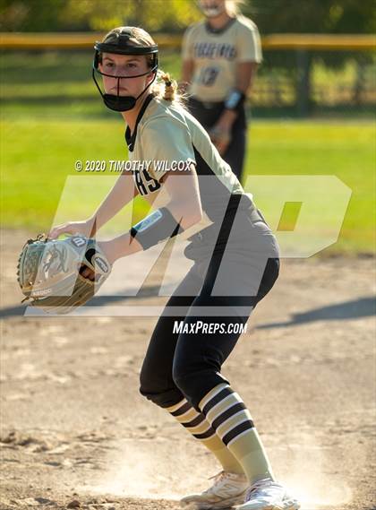 Thumbnail 1 in Lincoln Northeast vs Fremont (NSAA A4 District Playoff) photogallery.