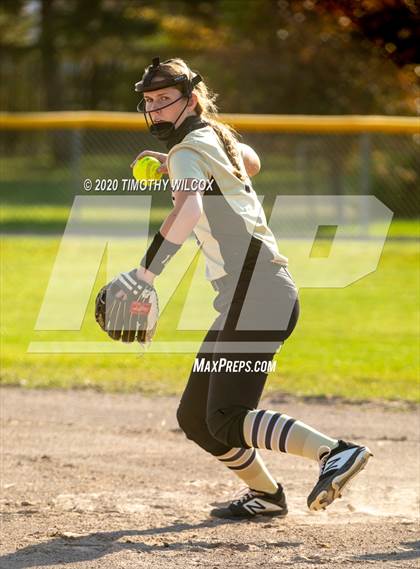 Thumbnail 3 in Lincoln Northeast vs Fremont (NSAA A4 District Playoff) photogallery.