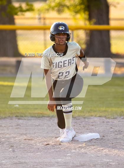 Thumbnail 3 in Lincoln Northeast vs Fremont (NSAA A4 District Playoff) photogallery.