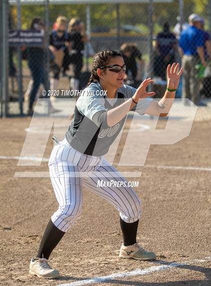 Thumbnail 2 in Lincoln Northeast vs Fremont (NSAA A4 District Playoff) photogallery.