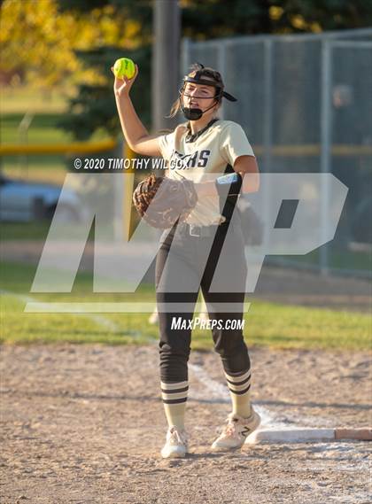 Thumbnail 3 in Lincoln Northeast vs Fremont (NSAA A4 District Playoff) photogallery.