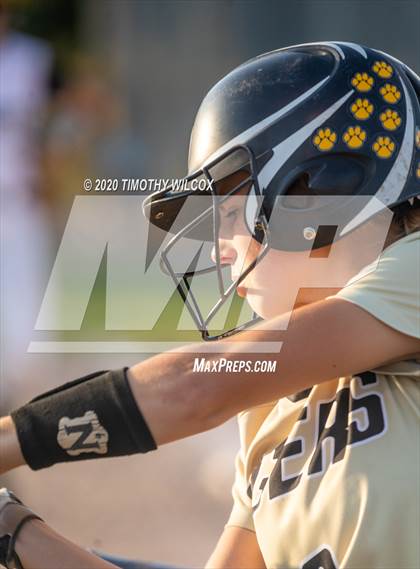 Thumbnail 2 in Lincoln Northeast vs Fremont (NSAA A4 District Playoff) photogallery.