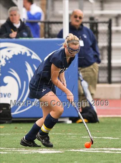 Thumbnail 1 in Darien vs Wilton (CIAC Class M Quarterfinal) photogallery.