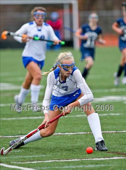 Thumbnail 1 in Darien vs Wilton (CIAC Class M Quarterfinal) photogallery.