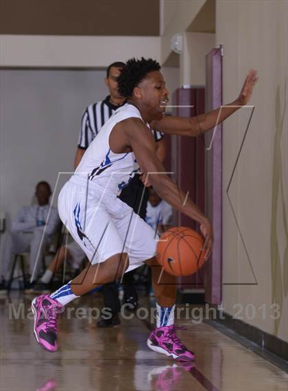 Thumbnail 2 in Orangewood Academy vs Capital Christian (MaxPreps Holiday Classic) photogallery.