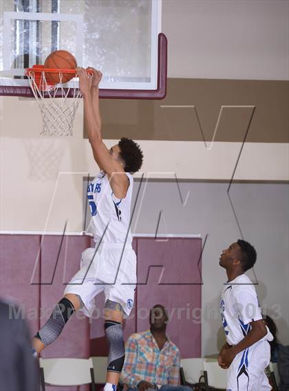 Thumbnail 3 in Orangewood Academy vs Capital Christian (MaxPreps Holiday Classic) photogallery.