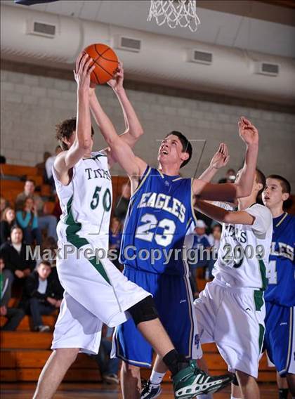 Thumbnail 3 in Poway vs Santa Margarita (MaxPreps Holiday Classic) photogallery.