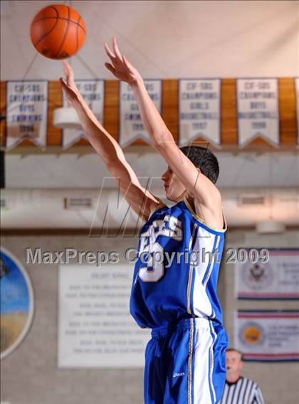 Thumbnail 2 in Poway vs Santa Margarita (MaxPreps Holiday Classic) photogallery.
