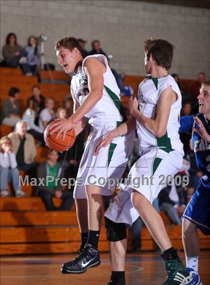 Thumbnail 3 in Poway vs Santa Margarita (MaxPreps Holiday Classic) photogallery.