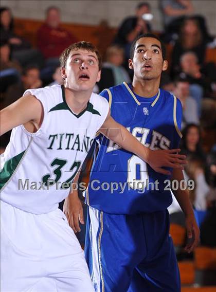 Thumbnail 1 in Poway vs Santa Margarita (MaxPreps Holiday Classic) photogallery.