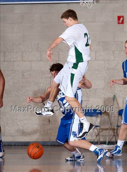 Thumbnail 3 in Poway vs Santa Margarita (MaxPreps Holiday Classic) photogallery.