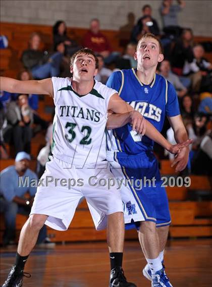 Thumbnail 2 in Poway vs Santa Margarita (MaxPreps Holiday Classic) photogallery.