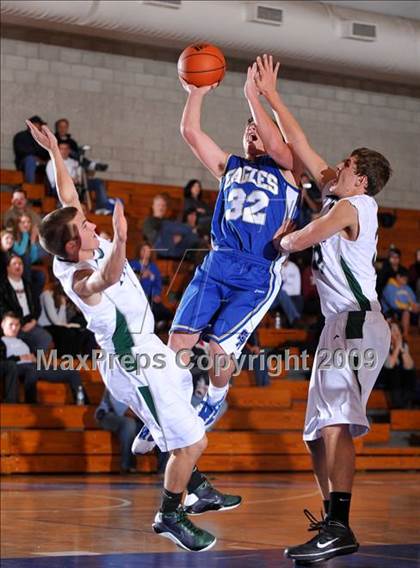 Thumbnail 1 in Poway vs Santa Margarita (MaxPreps Holiday Classic) photogallery.
