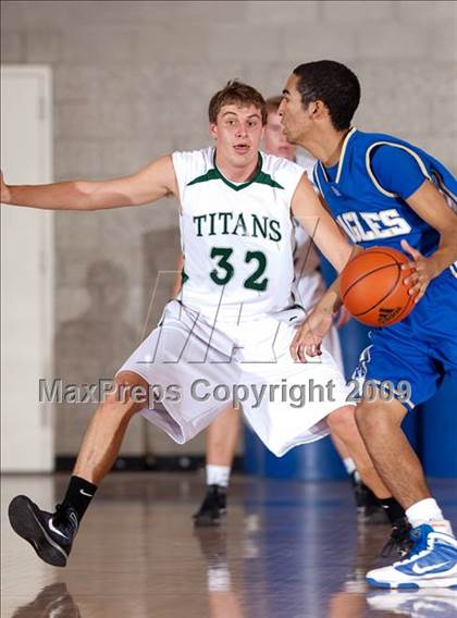 Thumbnail 2 in Poway vs Santa Margarita (MaxPreps Holiday Classic) photogallery.