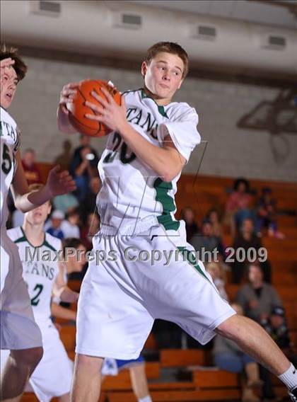 Thumbnail 1 in Poway vs Santa Margarita (MaxPreps Holiday Classic) photogallery.