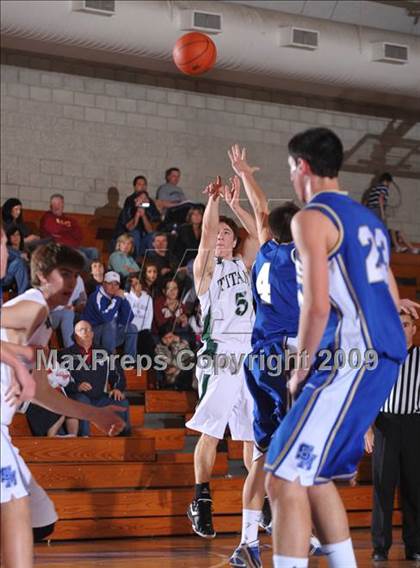 Thumbnail 1 in Poway vs Santa Margarita (MaxPreps Holiday Classic) photogallery.