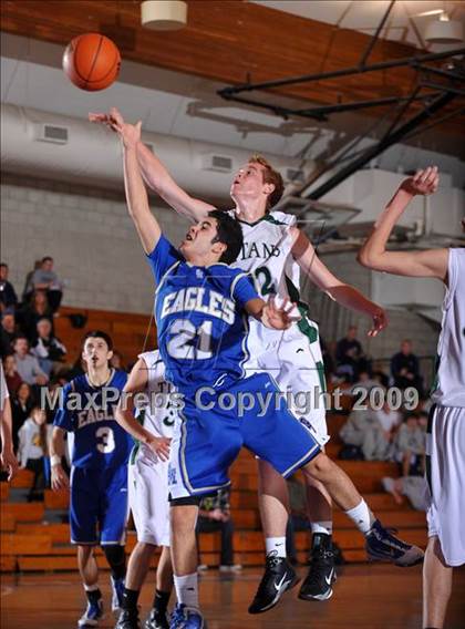 Thumbnail 3 in Poway vs Santa Margarita (MaxPreps Holiday Classic) photogallery.