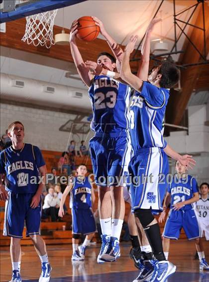 Thumbnail 2 in Poway vs Santa Margarita (MaxPreps Holiday Classic) photogallery.