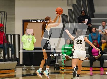 Thumbnail 3 in South Bend Washington vs. Noblesville (Sneakers for Santa Shootout) photogallery.