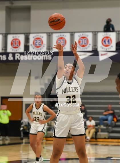 Thumbnail 2 in South Bend Washington vs. Noblesville (Sneakers for Santa Shootout) photogallery.