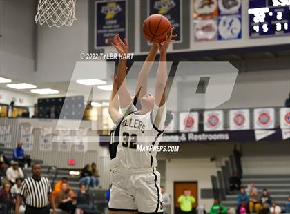 Thumbnail 2 in South Bend Washington vs. Noblesville (Sneakers for Santa Shootout) photogallery.