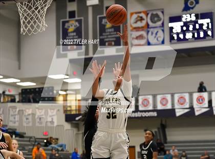 Thumbnail 3 in South Bend Washington vs. Noblesville (Sneakers for Santa Shootout) photogallery.