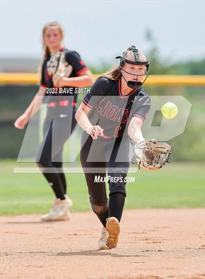 Thumbnail 1 in Mid-Prairie vs Linn-Mar (Linn-Mar / Alburnett Tournament) photogallery.