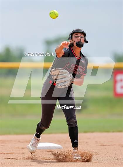 Thumbnail 2 in Mid-Prairie vs Linn-Mar (Linn-Mar / Alburnett Tournament) photogallery.