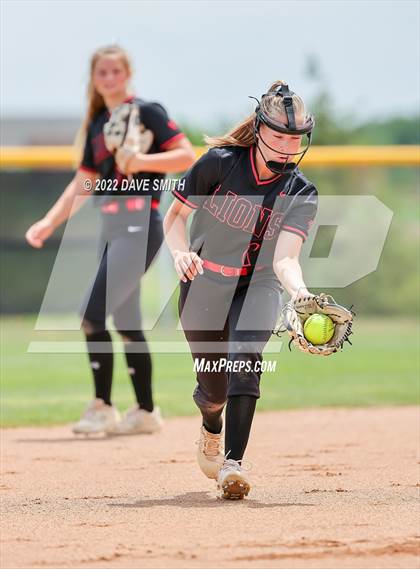Thumbnail 2 in Mid-Prairie vs Linn-Mar (Linn-Mar / Alburnett Tournament) photogallery.