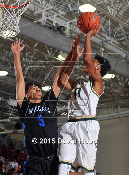 Thumbnail 2 in Moreau Catholic vs. Windward (MaxPreps Holiday Classic) photogallery.