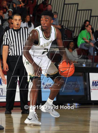 Thumbnail 3 in Moreau Catholic vs. Windward (MaxPreps Holiday Classic) photogallery.