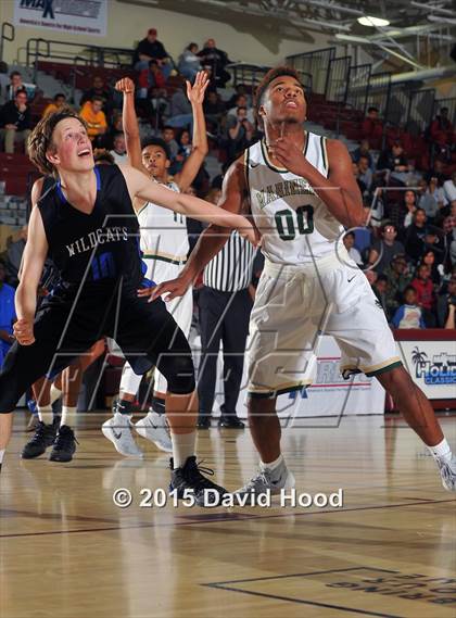 Thumbnail 3 in Moreau Catholic vs. Windward (MaxPreps Holiday Classic) photogallery.