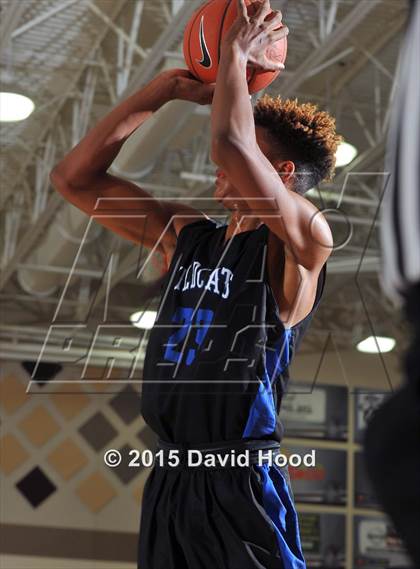 Thumbnail 1 in Moreau Catholic vs. Windward (MaxPreps Holiday Classic) photogallery.