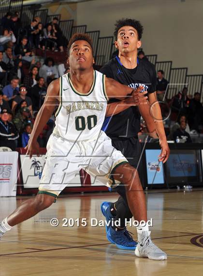 Thumbnail 2 in Moreau Catholic vs. Windward (MaxPreps Holiday Classic) photogallery.