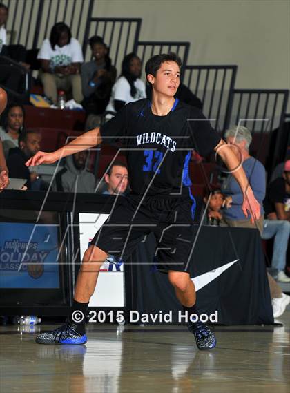 Thumbnail 3 in Moreau Catholic vs. Windward (MaxPreps Holiday Classic) photogallery.