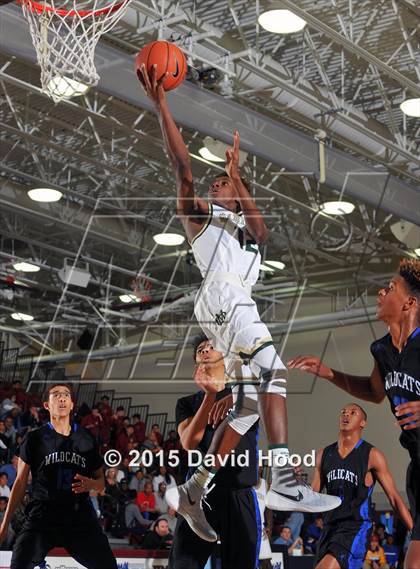 Thumbnail 3 in Moreau Catholic vs. Windward (MaxPreps Holiday Classic) photogallery.