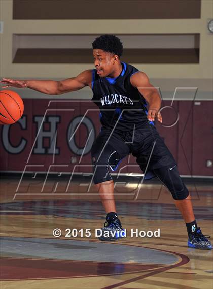 Thumbnail 3 in Moreau Catholic vs. Windward (MaxPreps Holiday Classic) photogallery.