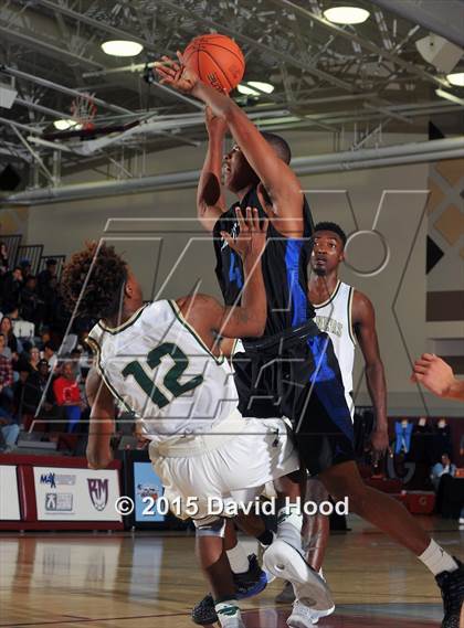 Thumbnail 1 in Moreau Catholic vs. Windward (MaxPreps Holiday Classic) photogallery.