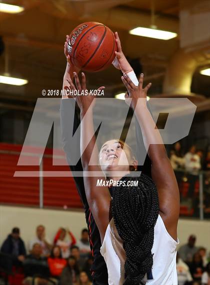 Thumbnail 3 in Beverly Hills vs Flintridge Prep (CIF SS Division 3A Finals) photogallery.