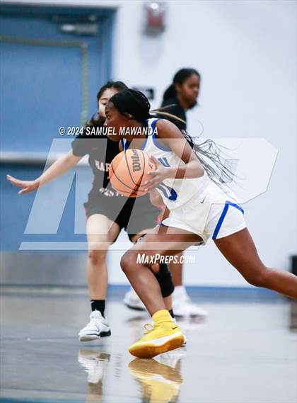Thumbnail 3 in Harvard-Westlake vs Crenshaw (Riptide GBB Showcase) photogallery.